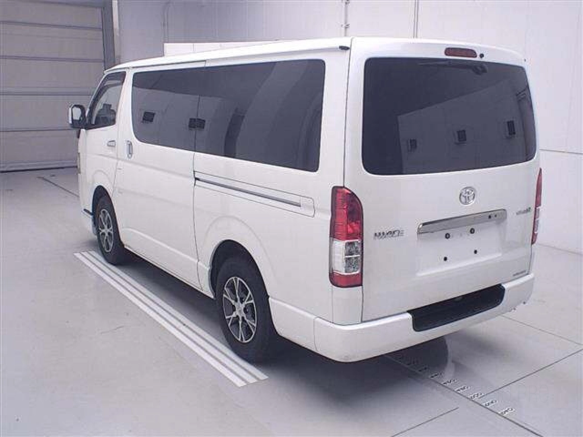 TOYOTA HIACE VAN