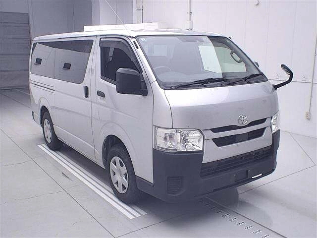 TOYOTA HIACE VAN TRH200V 2020