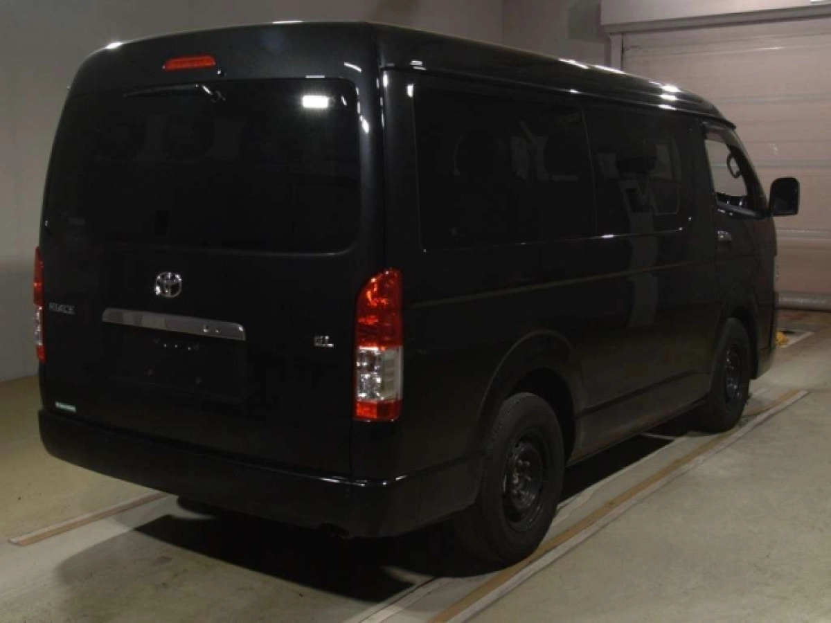 TOYOTA HIACE
