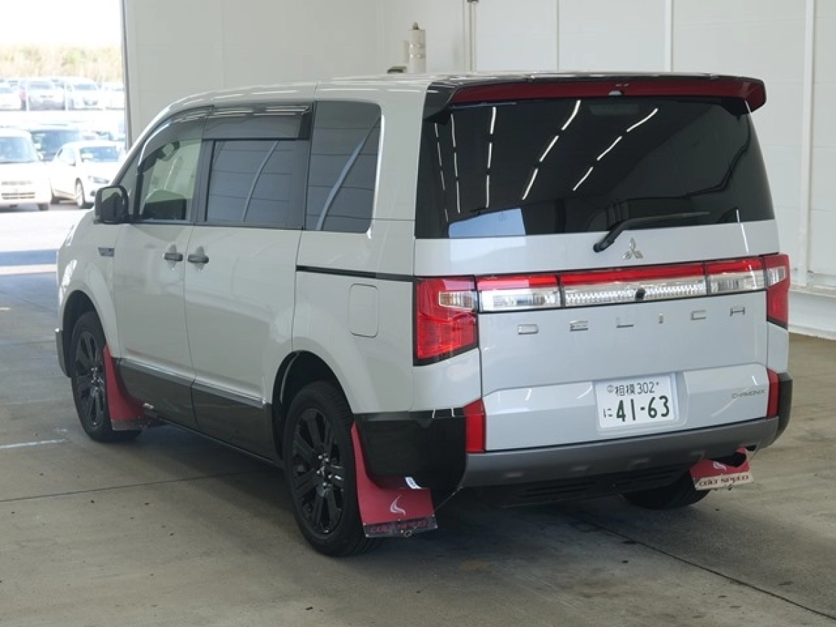 MITSUBISHI DELICA D5
