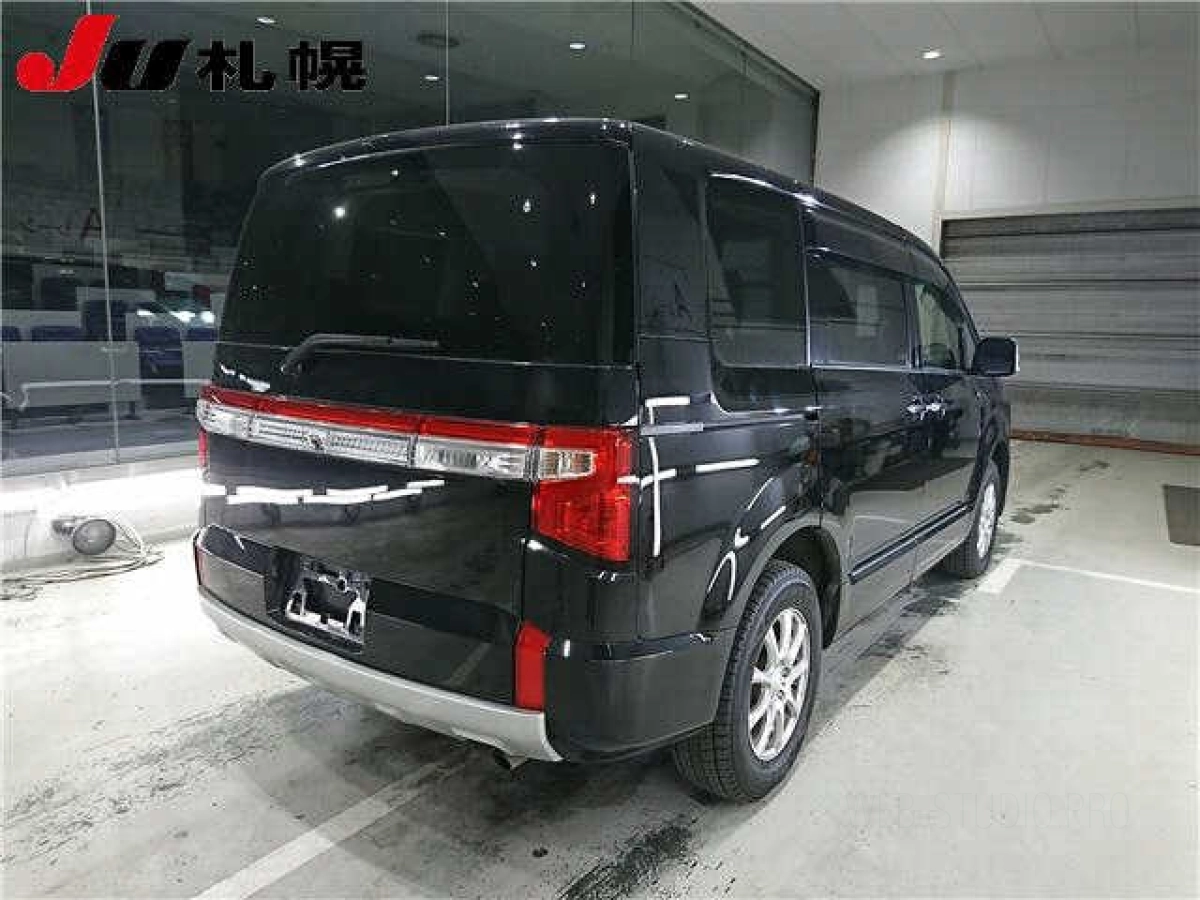 MITSUBISHI DELICA D5