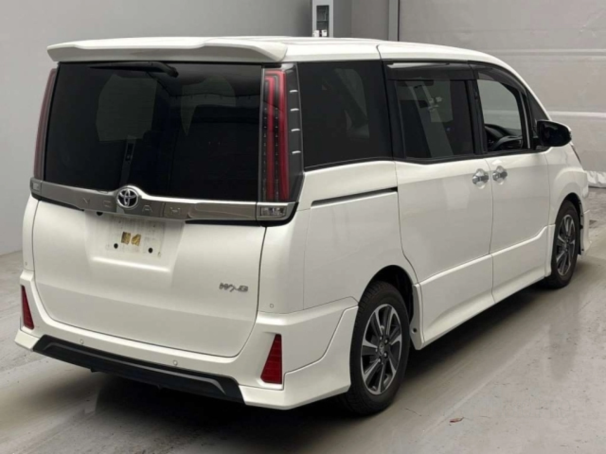 TOYOTA NOAH