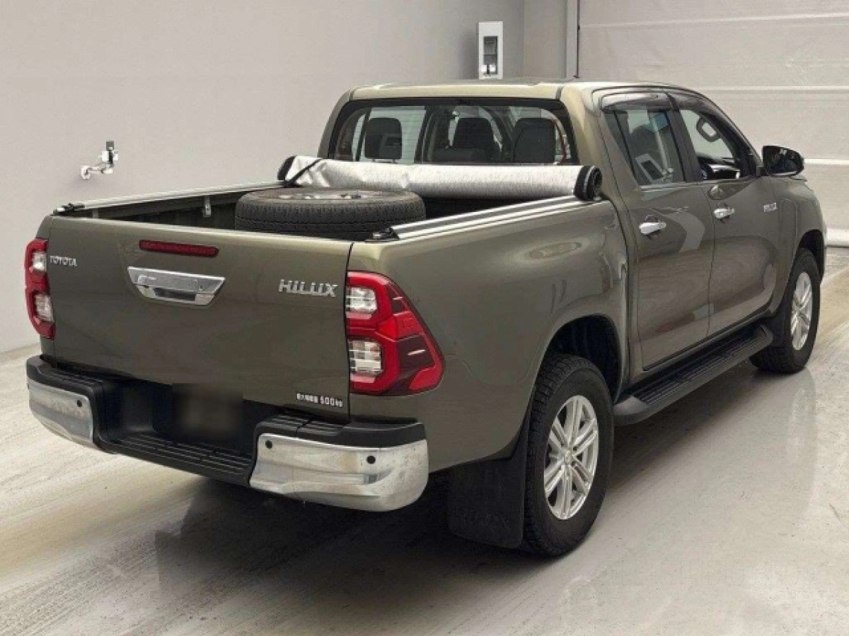 TOYOTA HILUX