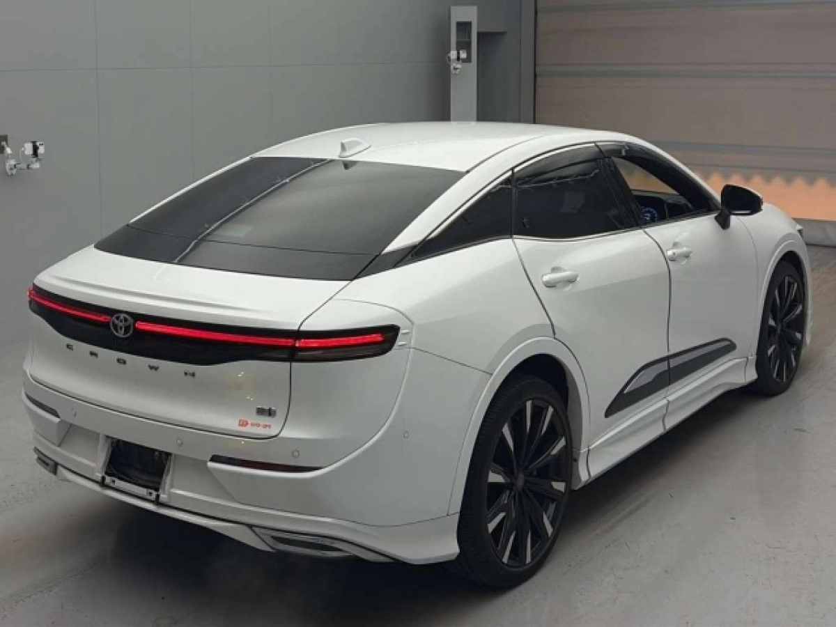 TOYOTA CROWN CROSSOVER