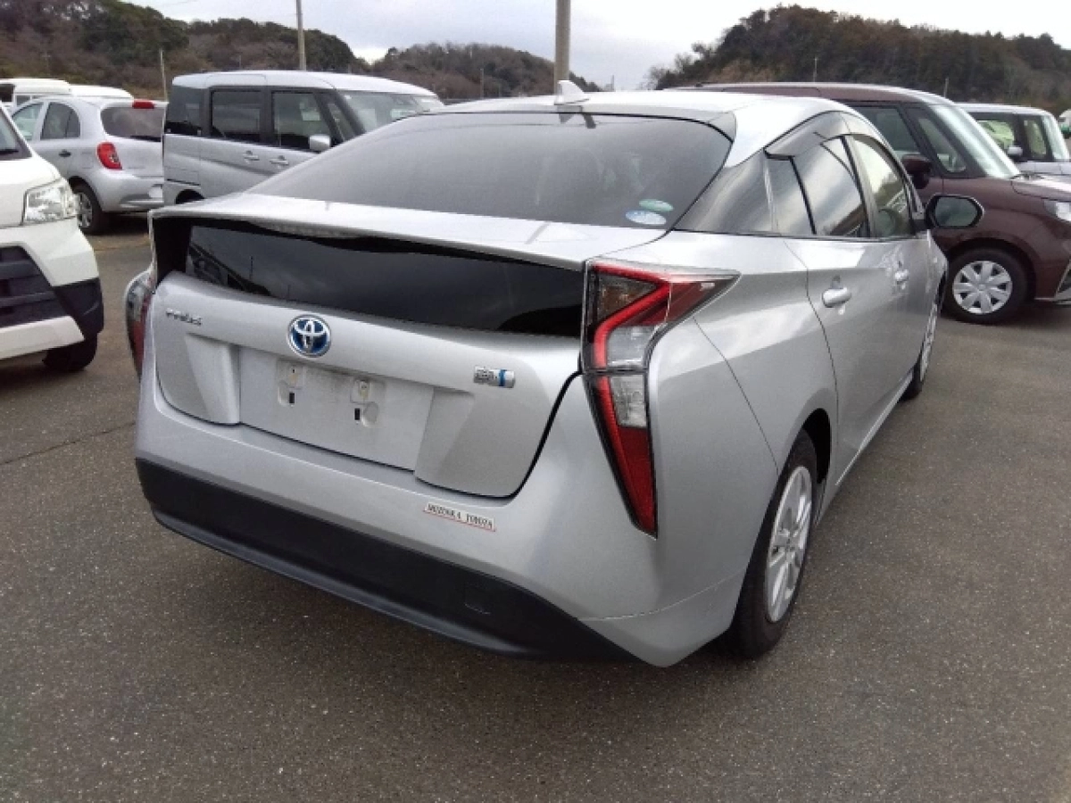 TOYOTA PRIUS