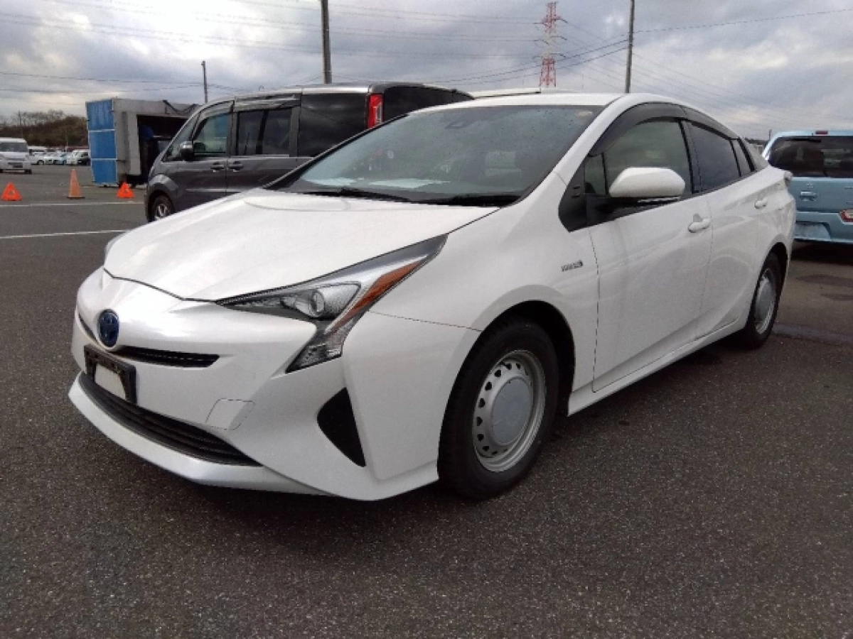 TOYOTA PRIUS