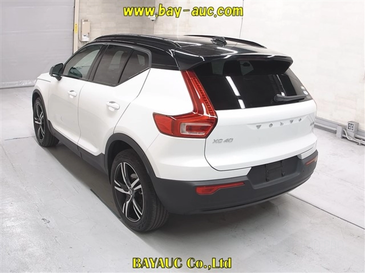 VOLVO XC40