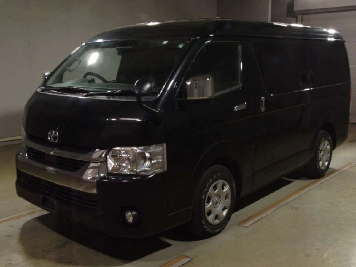 TOYOTA HIACE TRH214W 2021