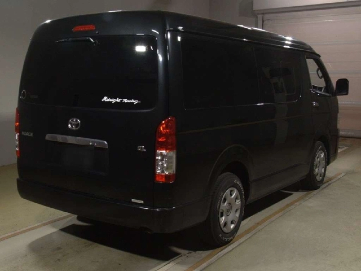 TOYOTA HIACE