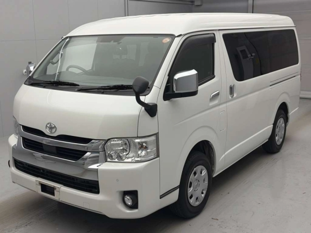 TOYOTA HIACE