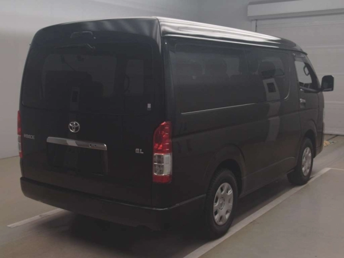 TOYOTA HIACE