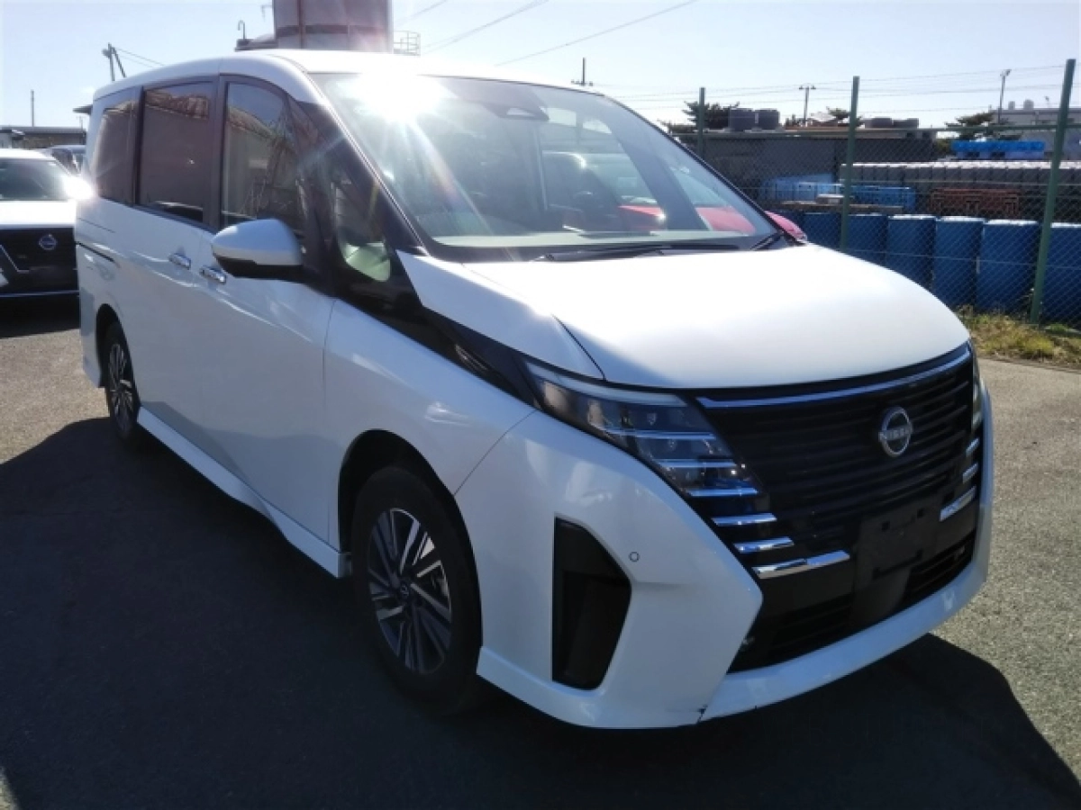 NISSAN SERENA