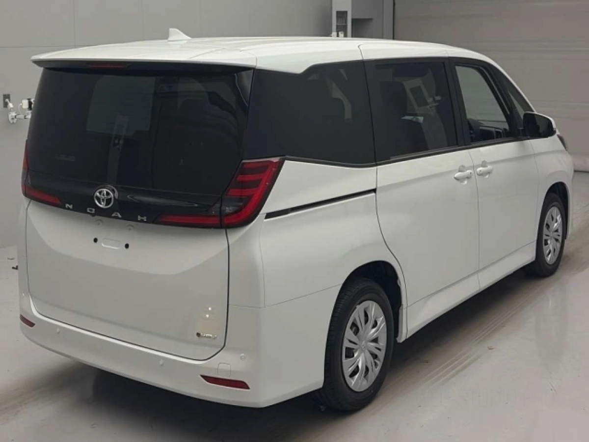 TOYOTA NOAH