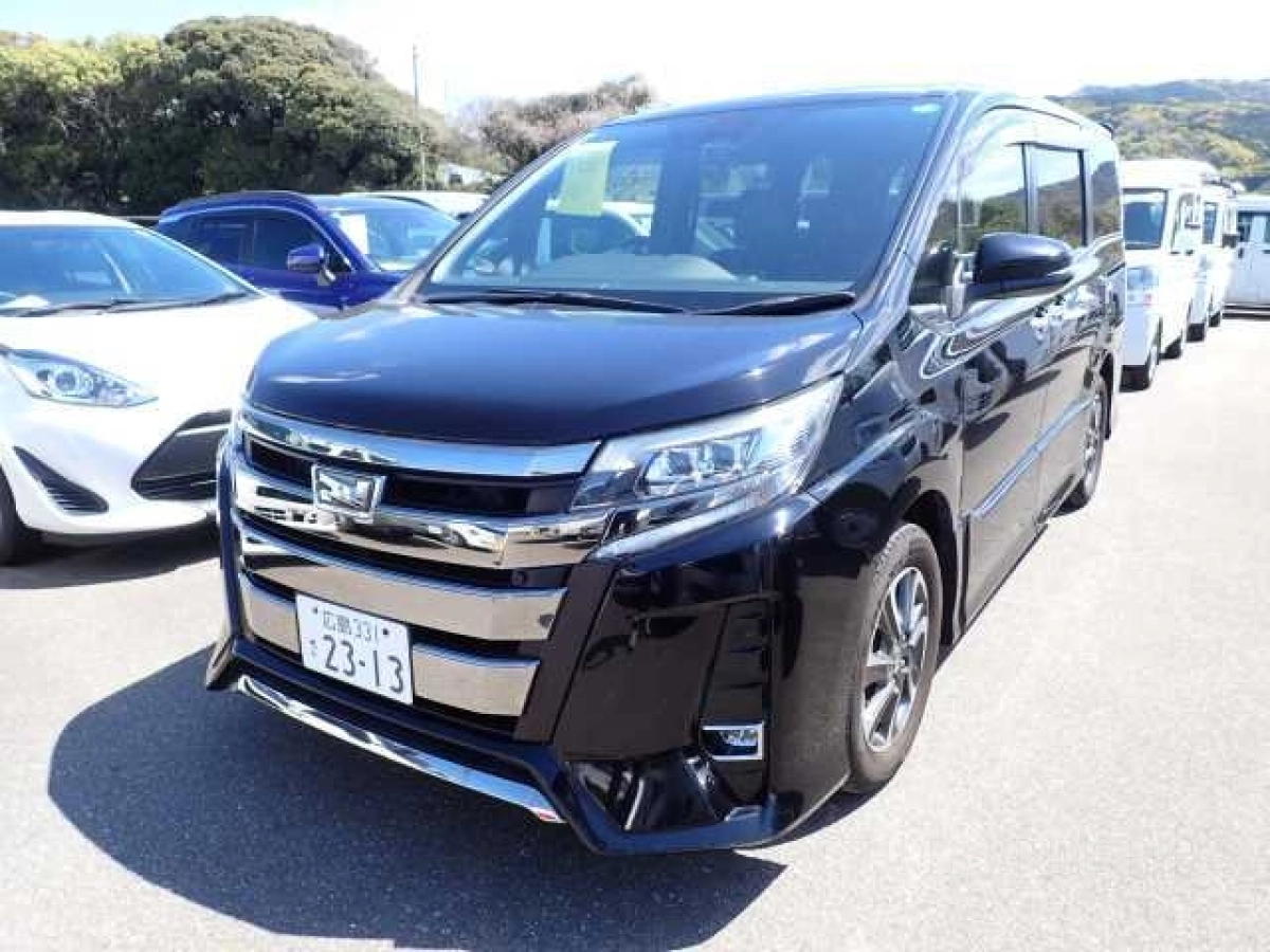 TOYOTA NOAH