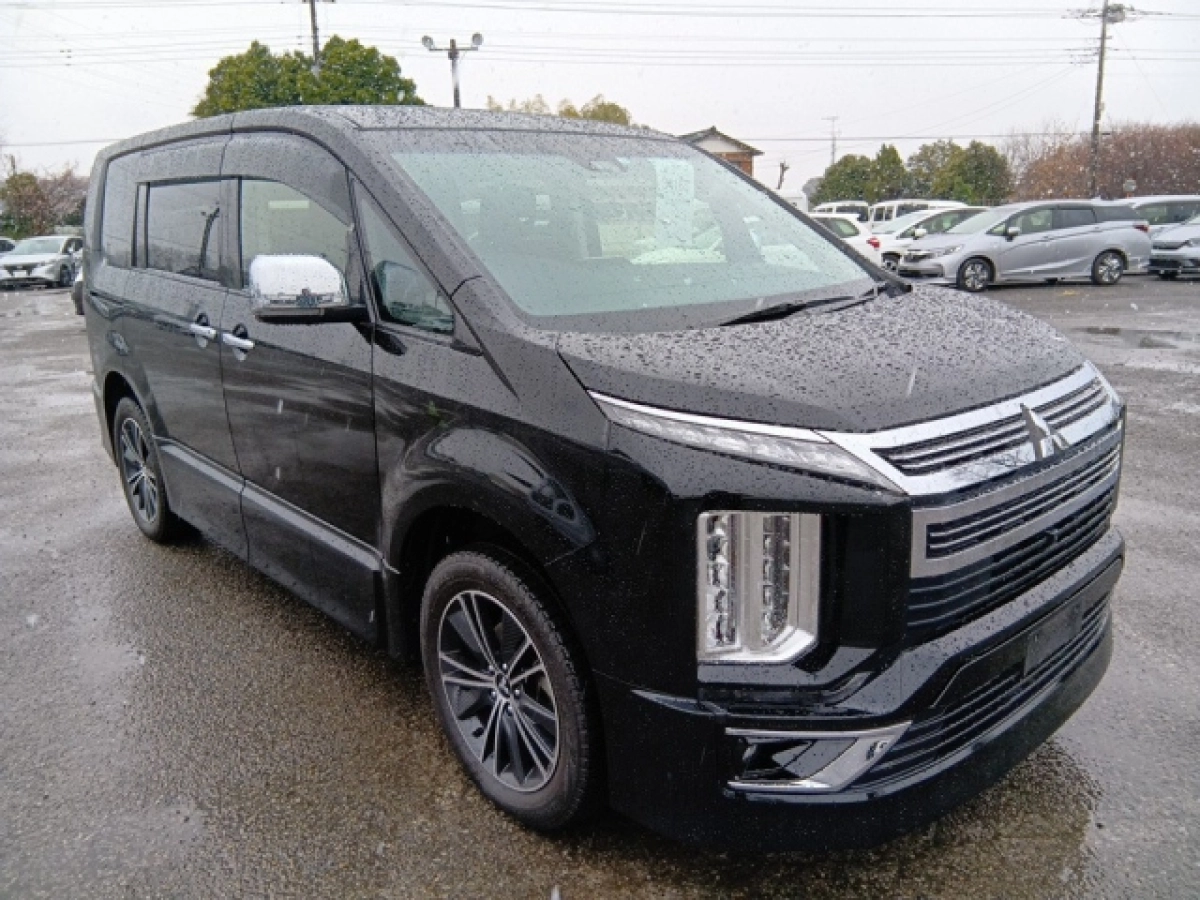 MITSUBISHI DELICA D5