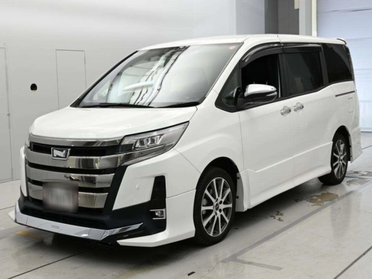 TOYOTA NOAH