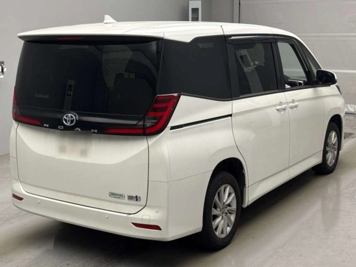 TOYOTA NOAH