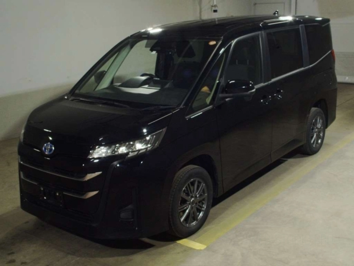 TOYOTA NOAH ZWR95W 2023