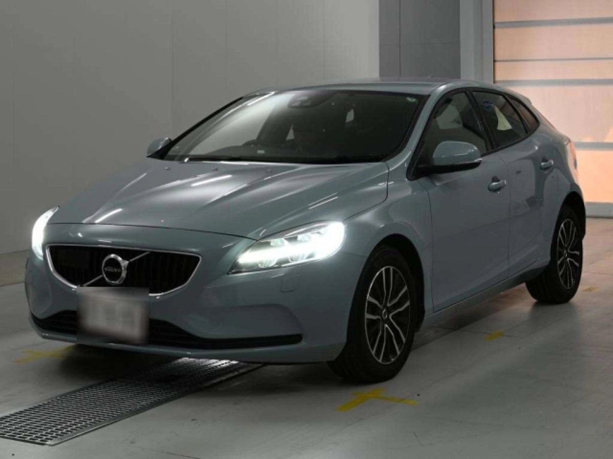 VOLVO V40 MB4154T 2019