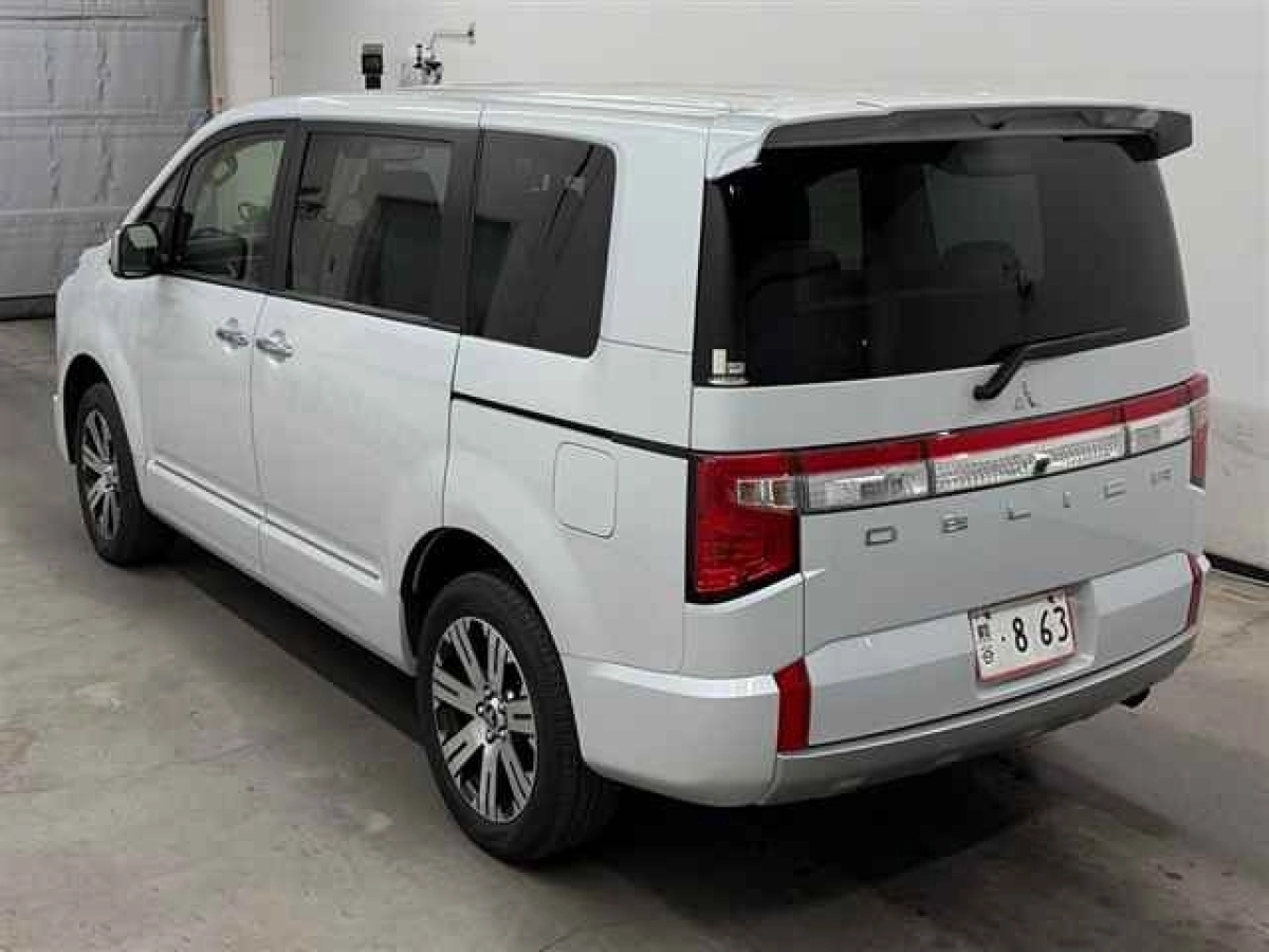 MITSUBISHI DELICA D5
