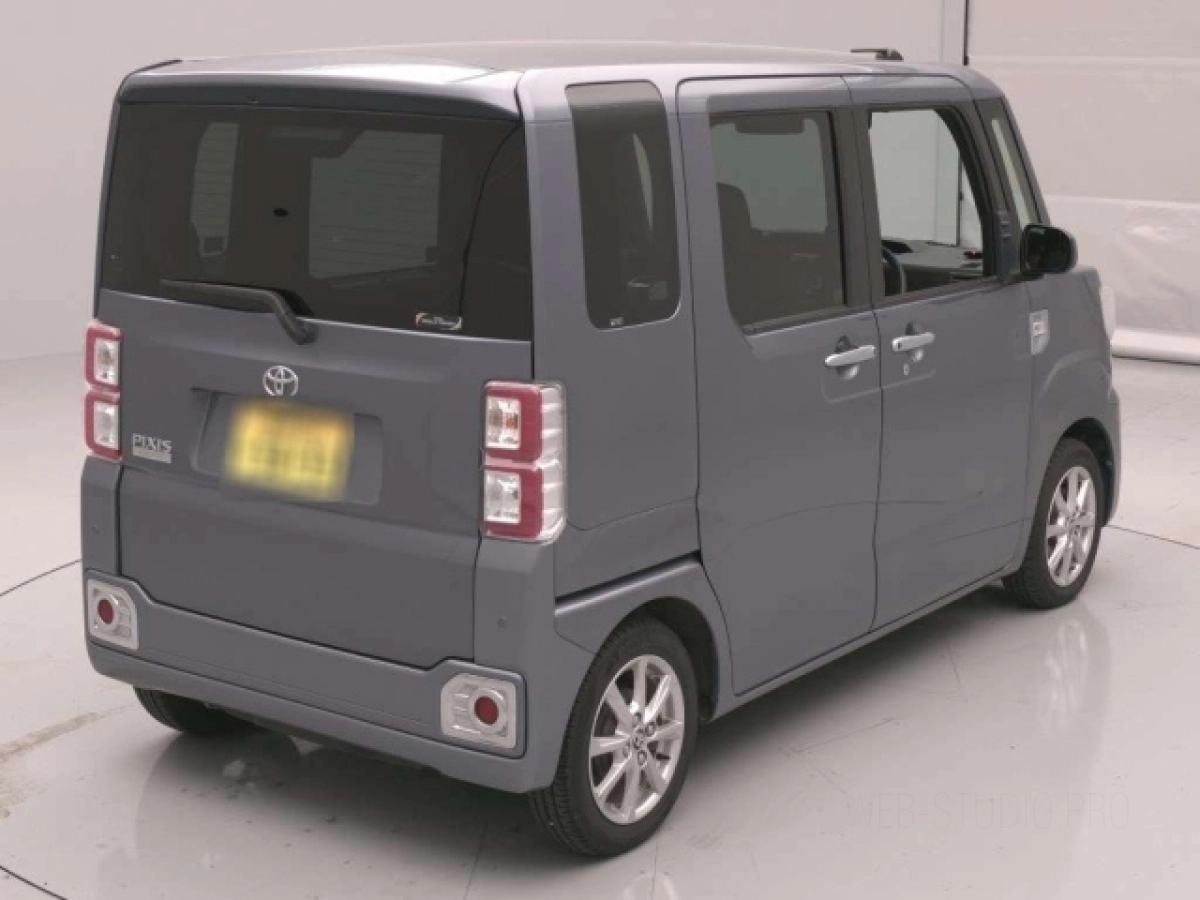 TOYOTA PIXIS MEGA