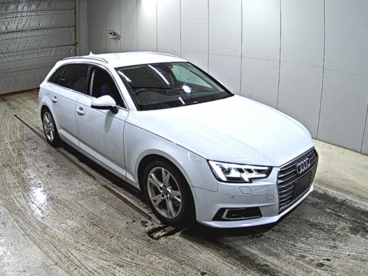 AUDI A4 8WCVN 2019