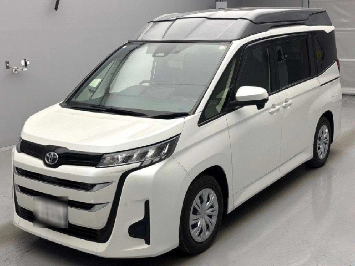 TOYOTA NOAH