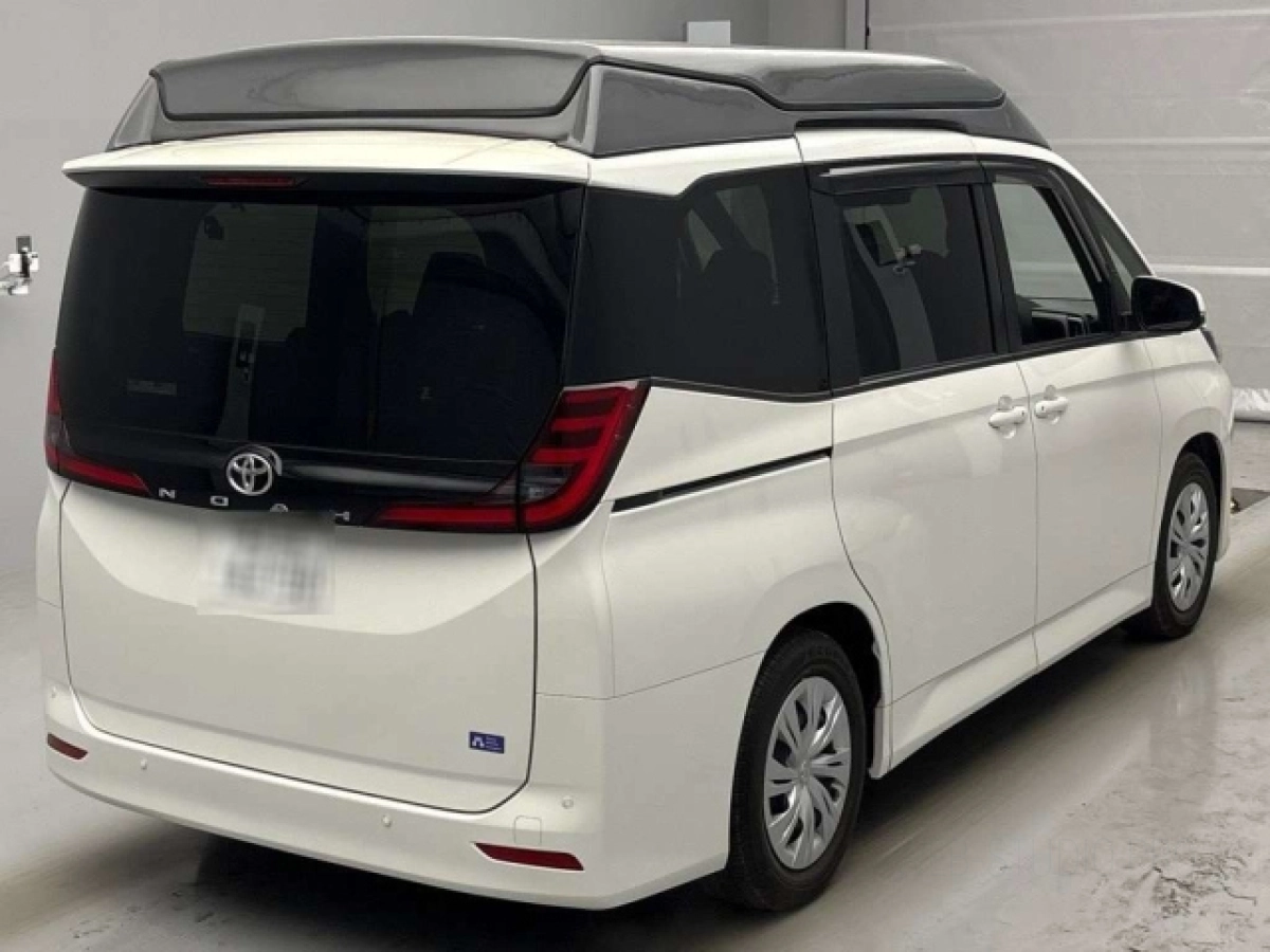 TOYOTA NOAH