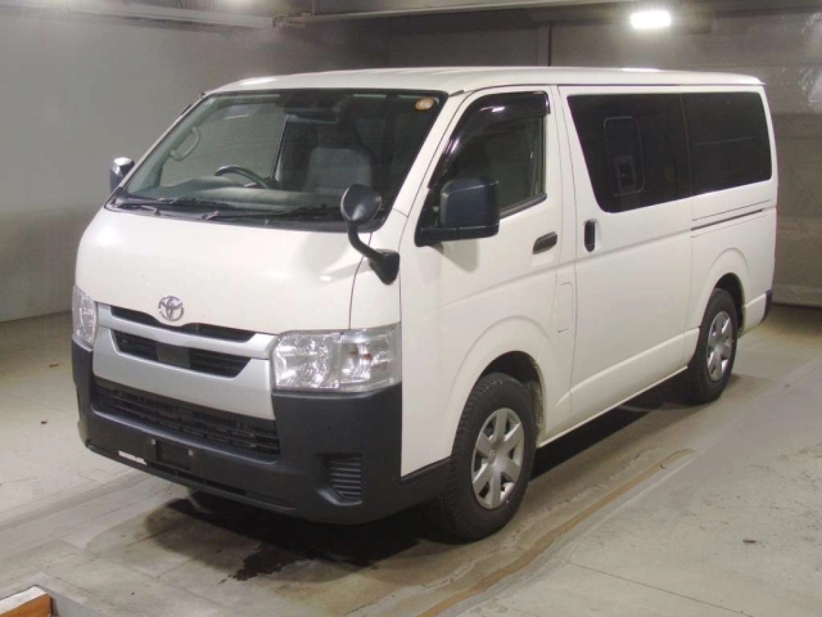 TOYOTA HIACE VAN