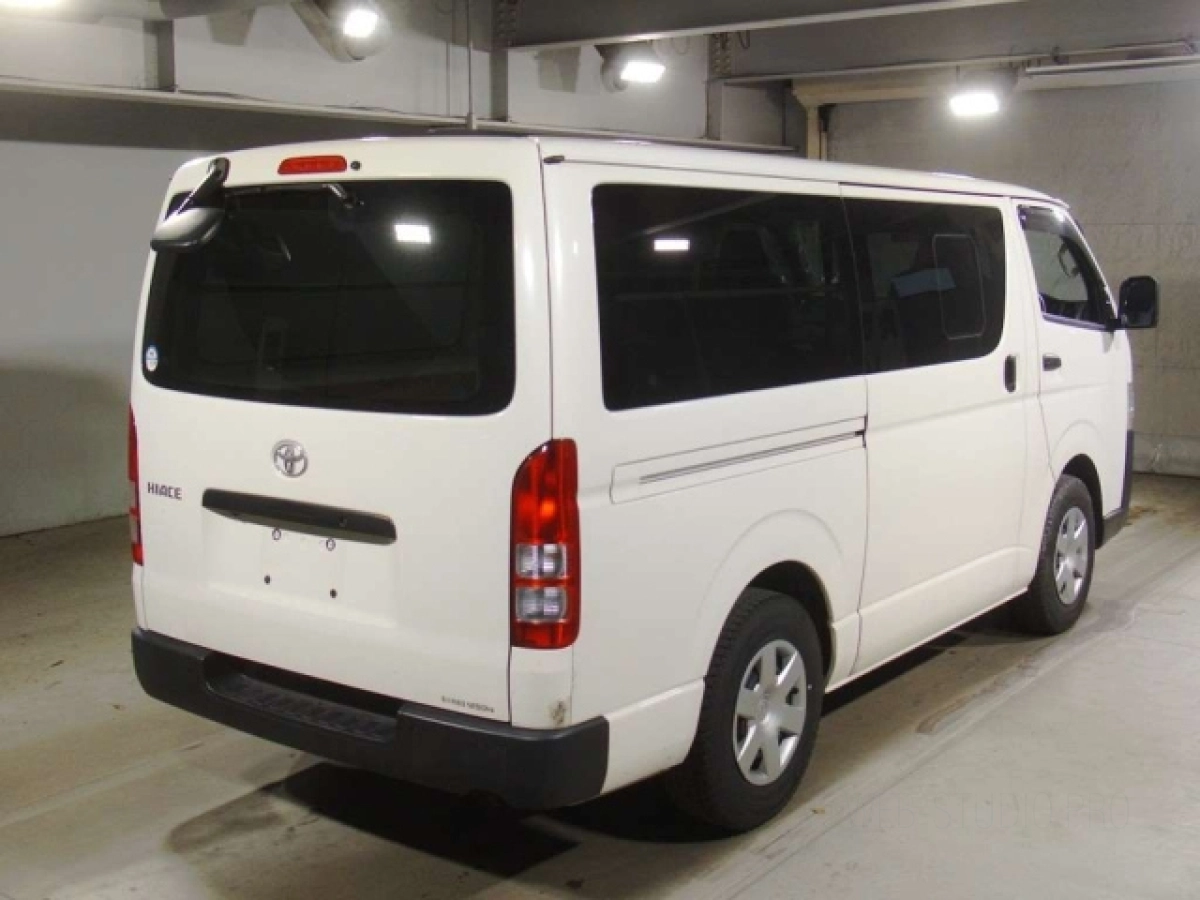 TOYOTA HIACE VAN