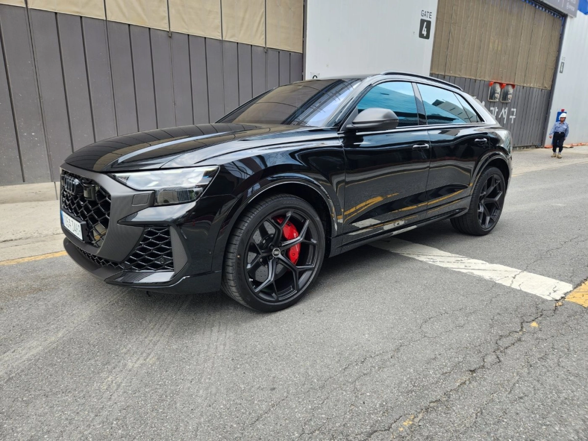 AUDI RSQ8 4M