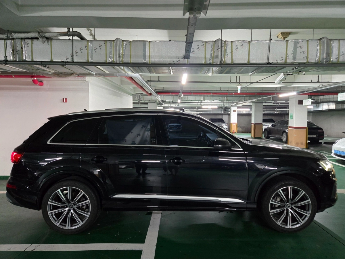 AUDI Q7 4M