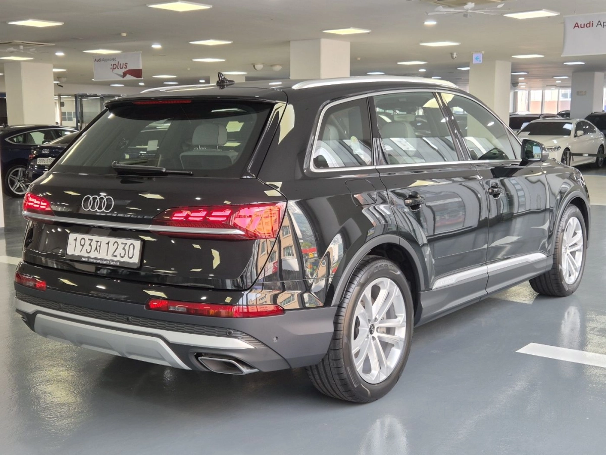 AUDI Q7 4M