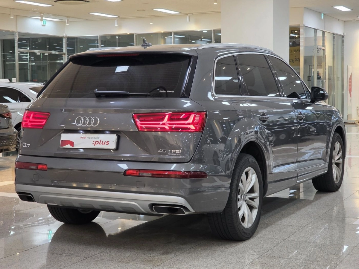 AUDI Q7 4M