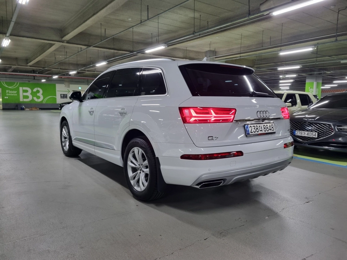 AUDI Q7 4M