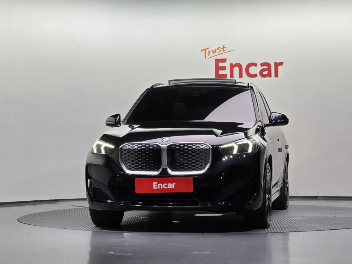 BMW IX1 U11