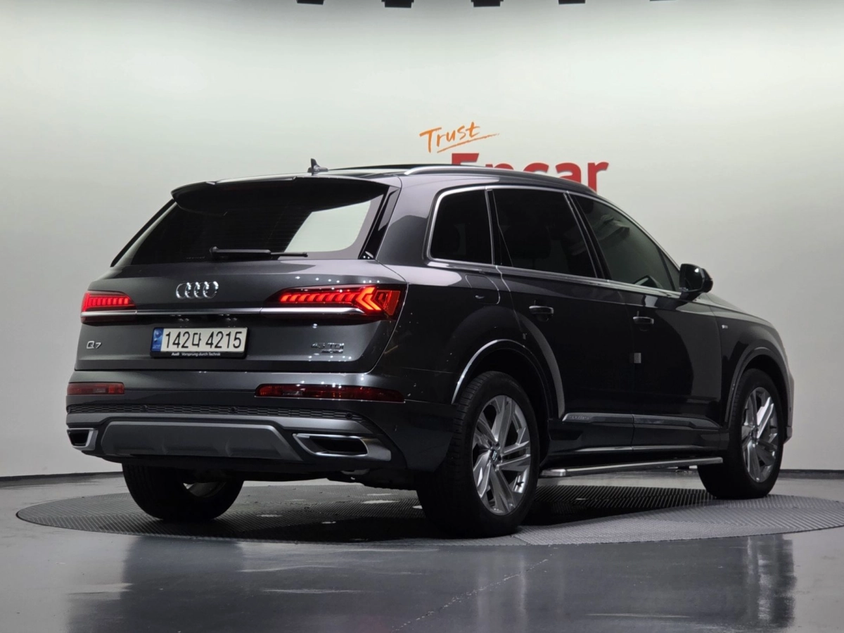 AUDI Q7 4M