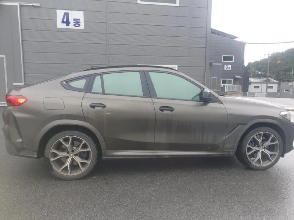 BMW X6 G06