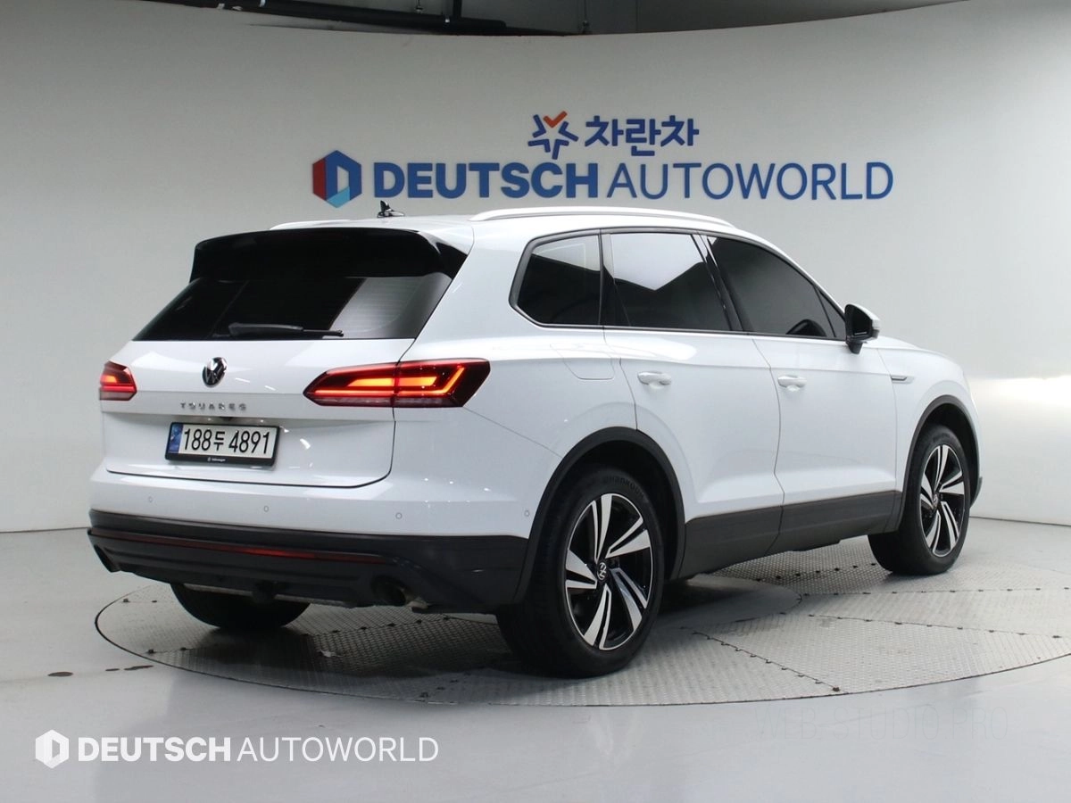 VOLKSWAGEN TOUAREG