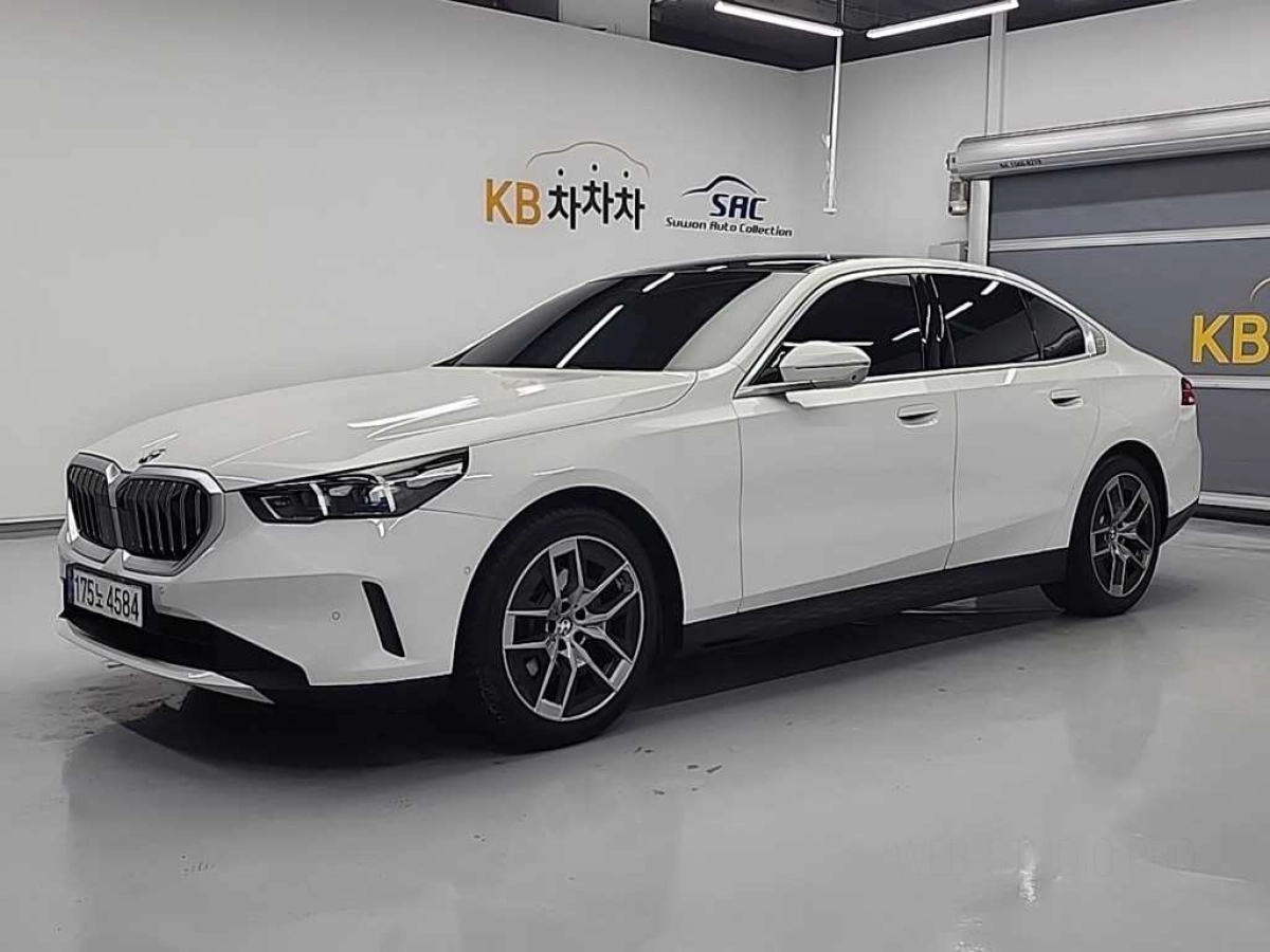 BMW 5-SERIES G60 2023