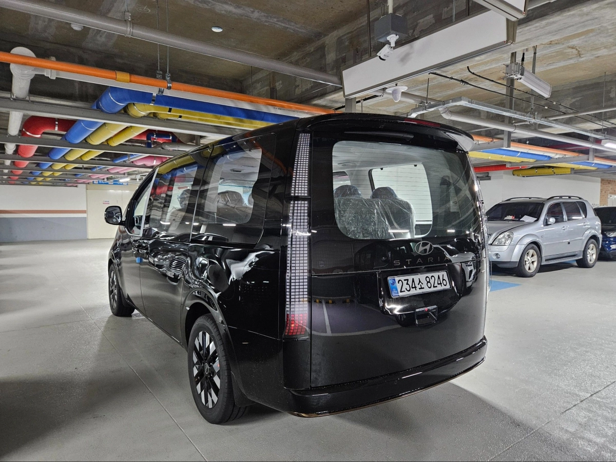 HYUNDAI STARIA