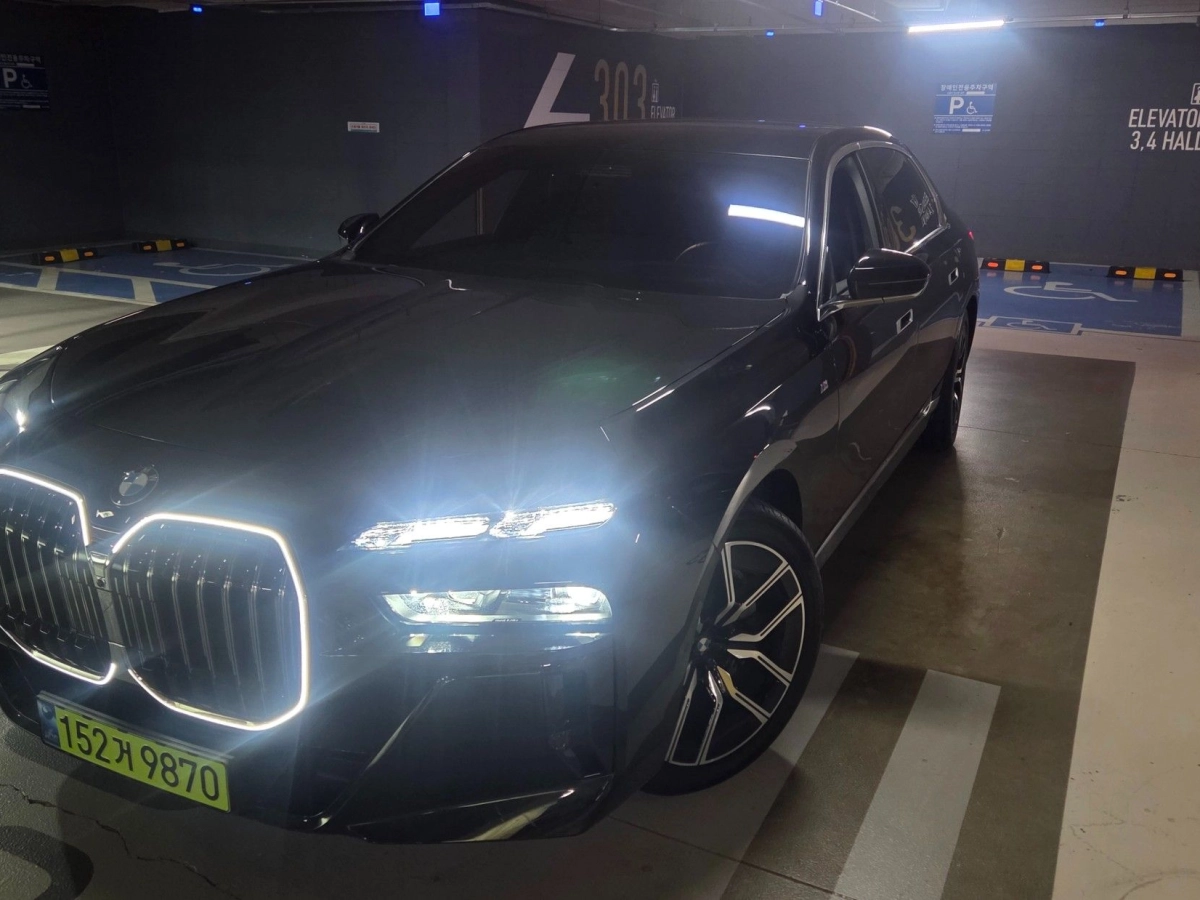 BMW 7-SERIES G70 2024