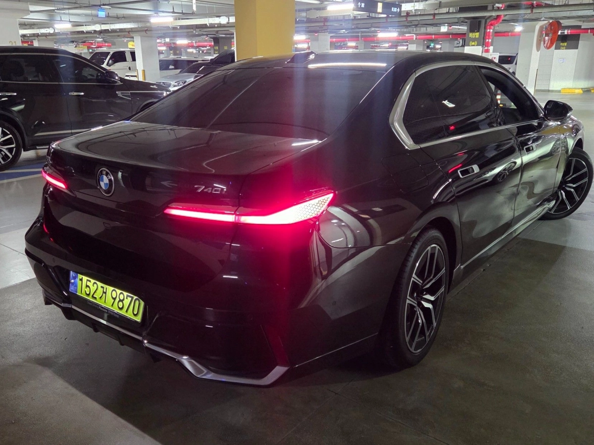 BMW 7-SERIES G70