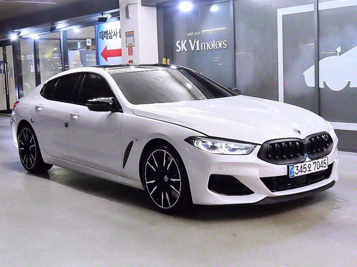 BMW 8-SERIES G15