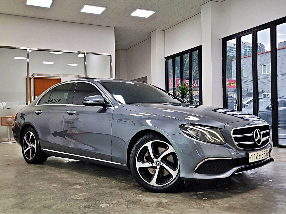 MERCEDES BENZ E-CLASS W213  2019