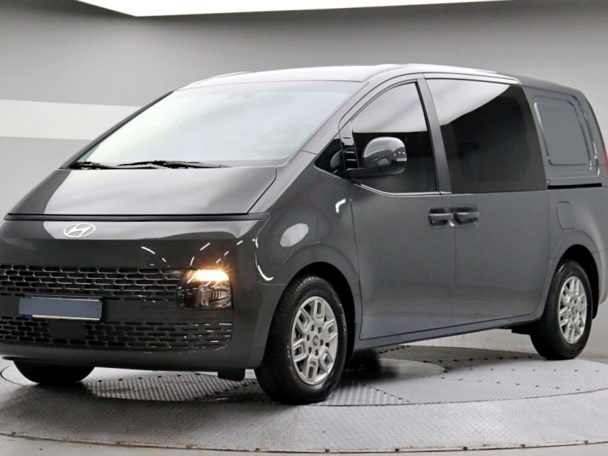 HYUNDAI STARIA 2025
