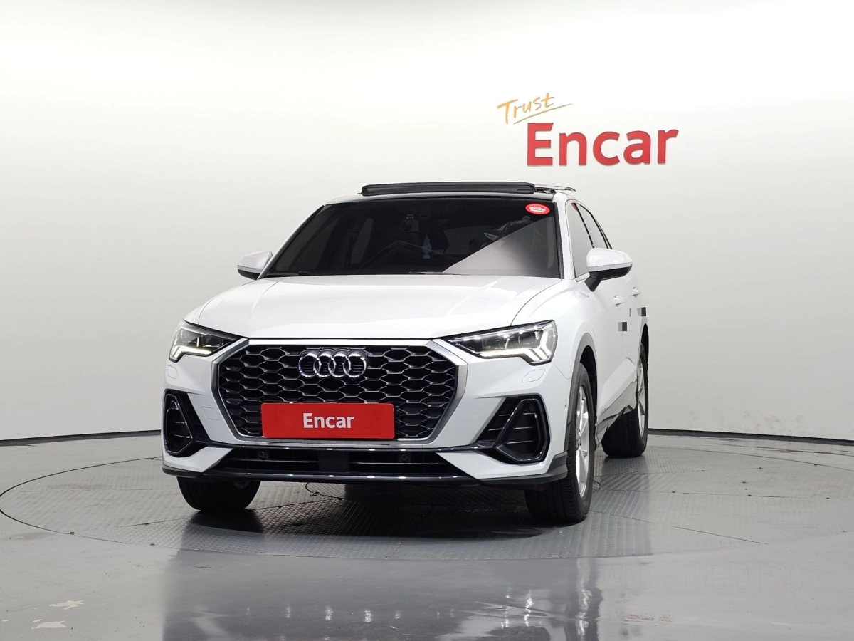 AUDI Q3 F3