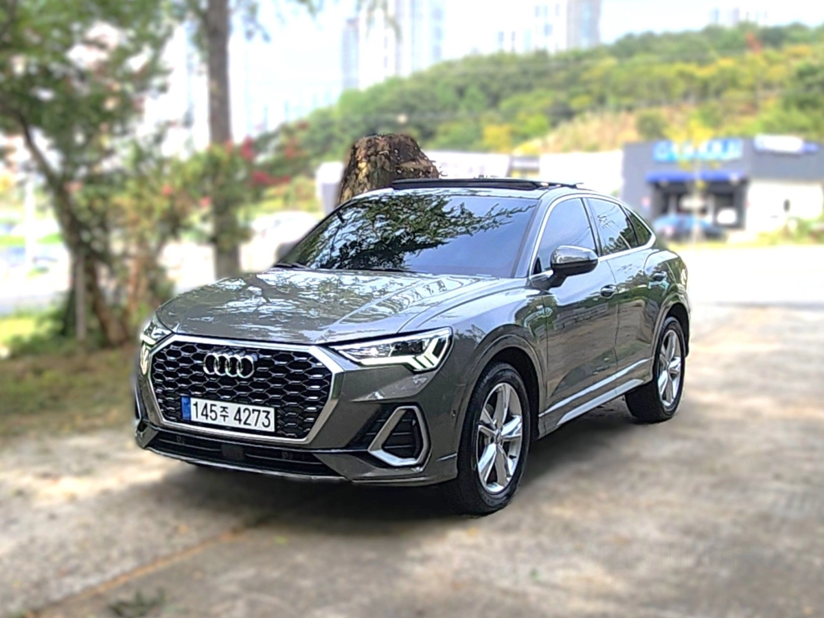 AUDI Q3 F3
