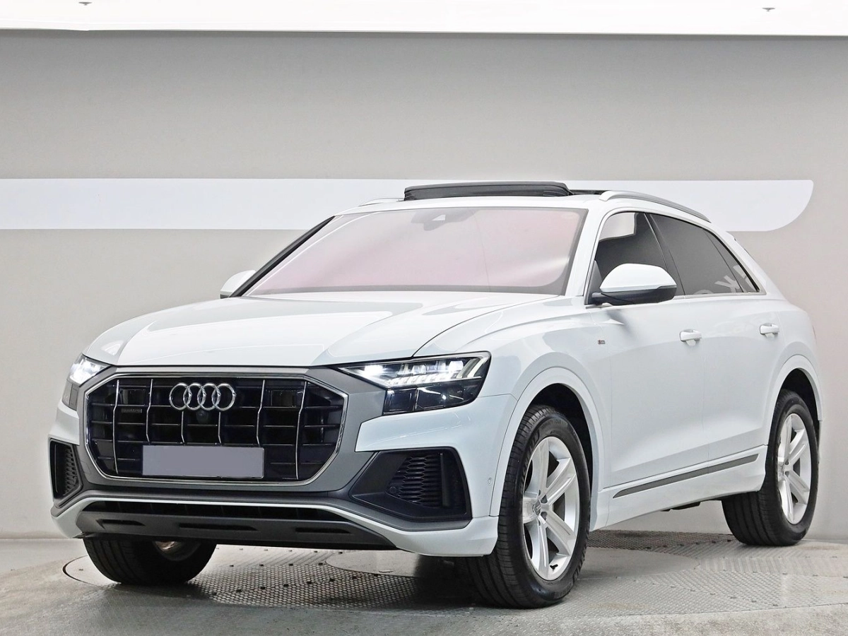 AUDI Q8 4M