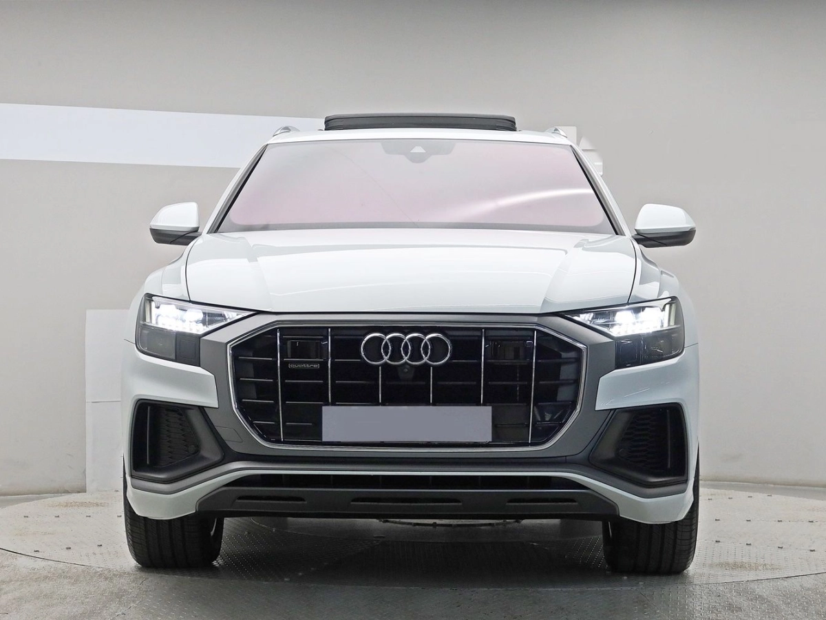 AUDI Q8 4M